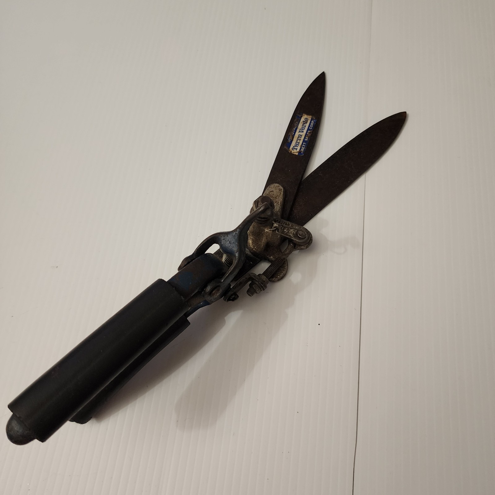 Terra Verde Lawn Shears With Spring Loaded Mechanism Dark Metal Blades Vintage