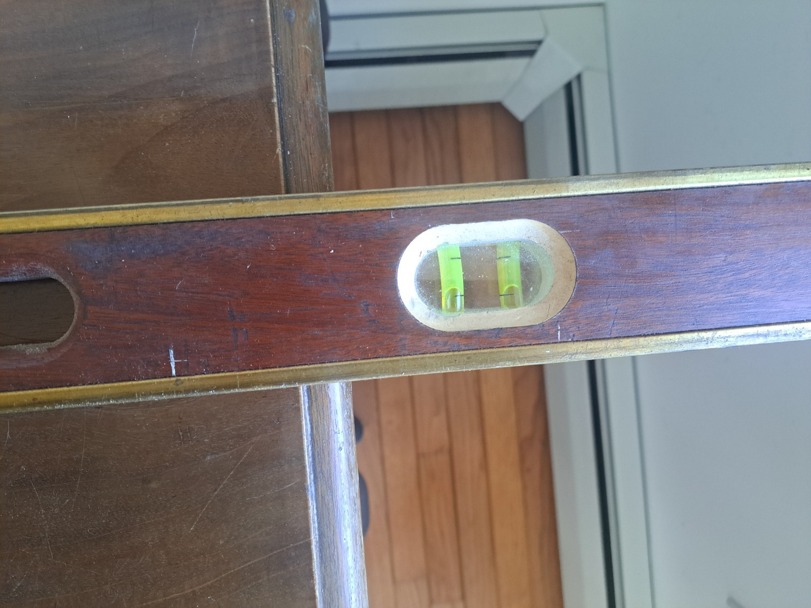 Vintage 48″ Long Johnson Made In USA Wood and Brass 6 Vials Level With Case