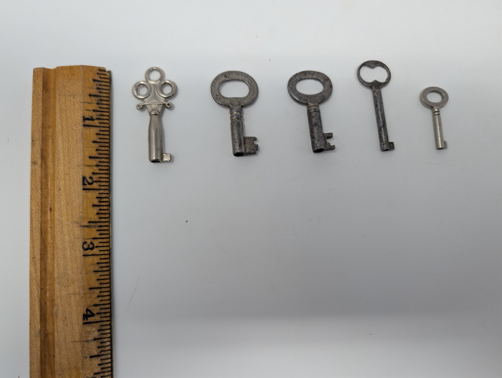 Lot of 5 Vintage Antique Skeleton Keys Decorative Trefoil Bow Hollow Barrel Keys