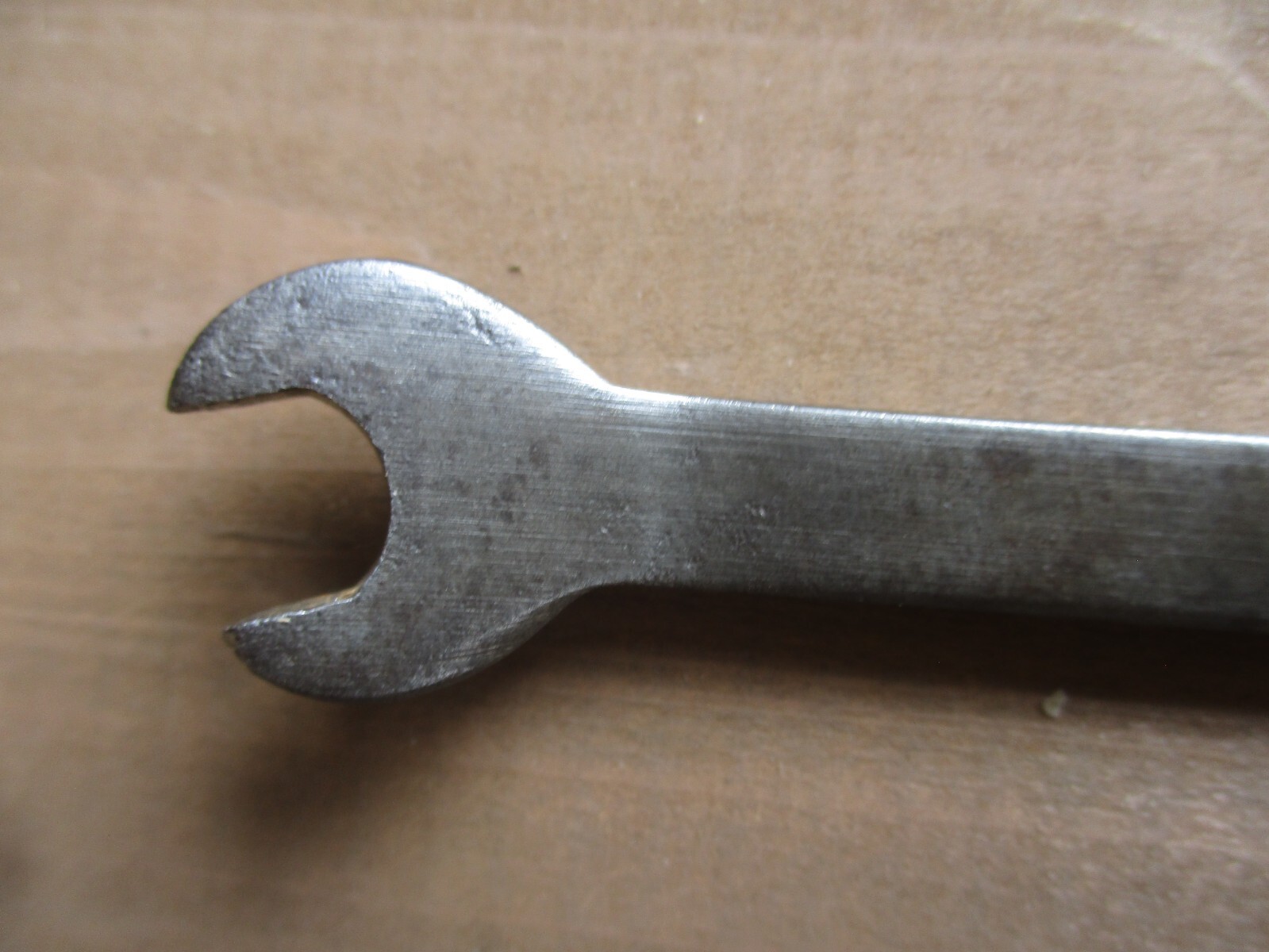 USMC UNITED SHOE MACHINERY CORP #439H OPEN END WRENCH 5/16″ X 1/4″ MADE IN USA