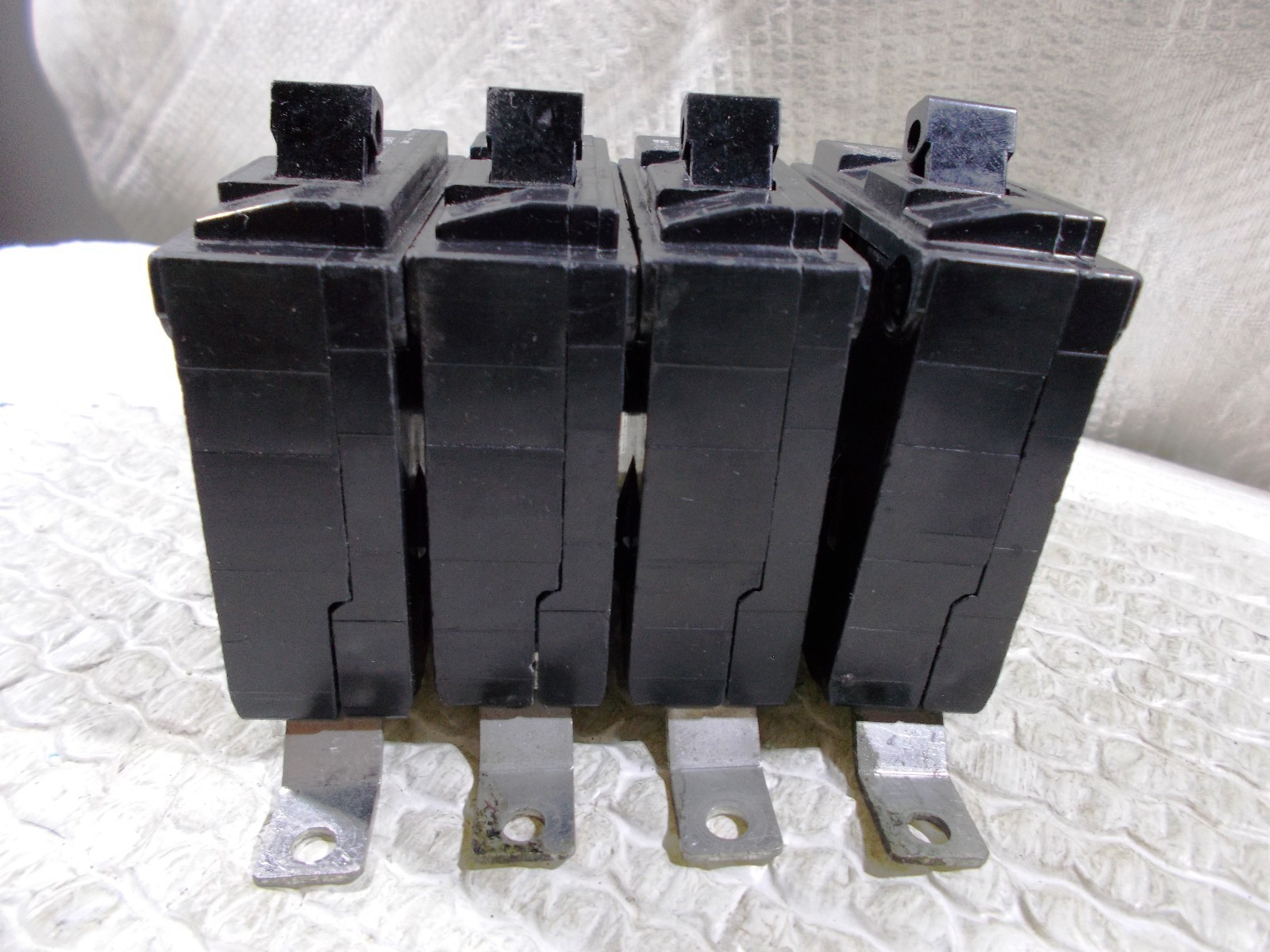 Siemens B115 B120 15 Amp 20 Amp 1 Pole Bolt On Mounting Circuit Breaker 4 Pieces