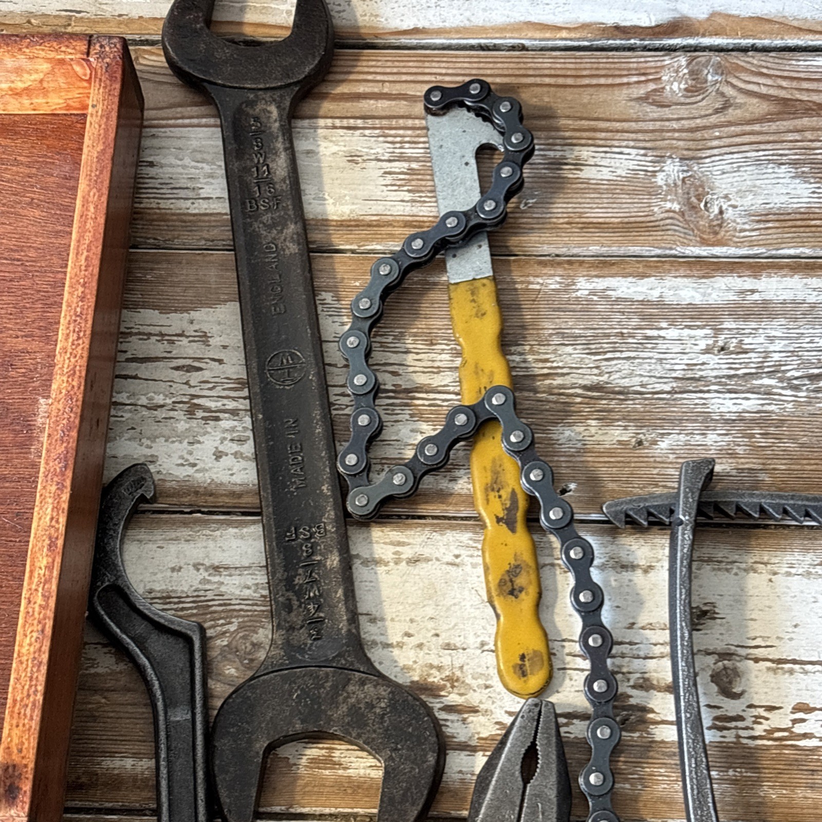 JOBLOT OF VINTAGE CLASSIC CAR MOTORCYCLE GARAGE TOOLS