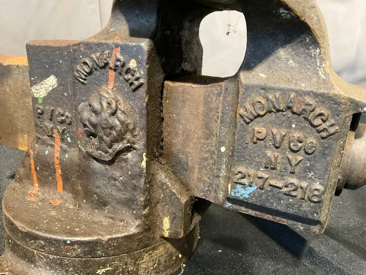 ANTIQUE MONARCH 217-218 BENCH VISE PV PRENTISS CO. N.Y. LION HEAD