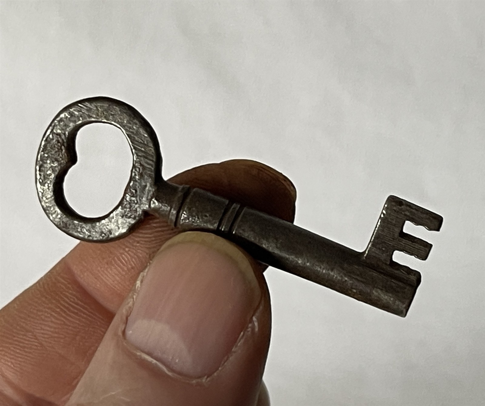 Vintage Antique Metal Skeleton / Ornament / Escape Room Key ~ 5cm #pF447