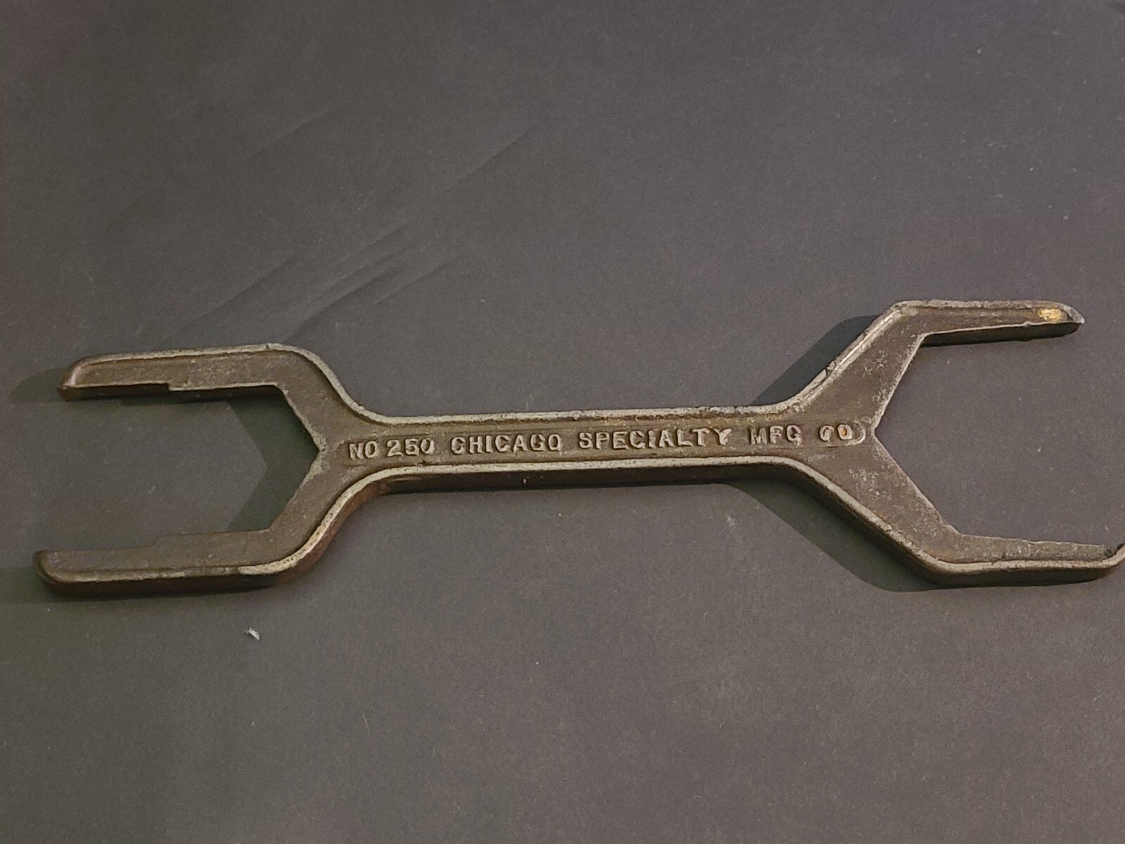 CHICAGO SPECIALTY MFG CO NO. 250 ~ MALLEABLE IRON 3-IN-1 SPUD WRENCH