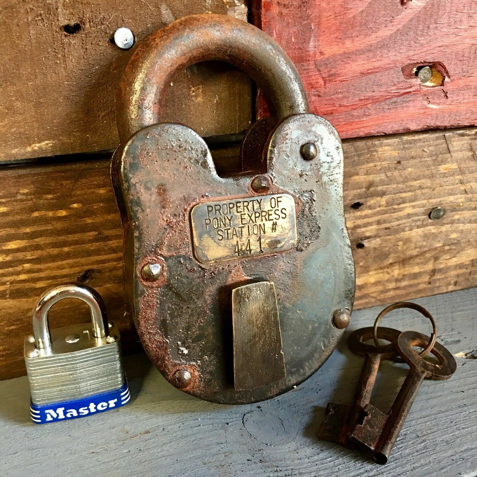 Pony Express XL 3″ x 5″ Cast Iron Lock & Keys, Rusty Antique Finish