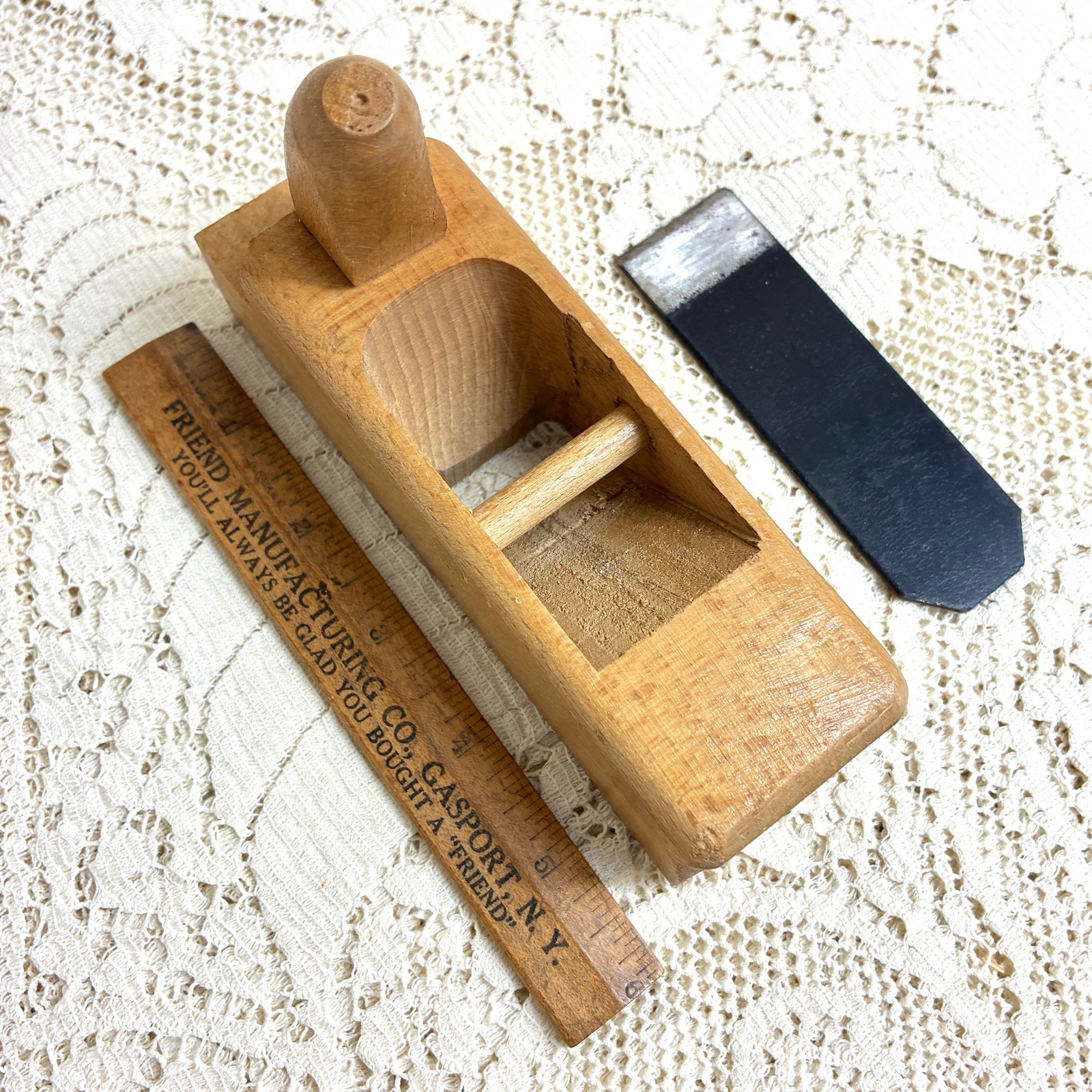 Antique Wood Block Hand Plane Vintage Carpenter Hand Tool Prim Woodworking AS IS