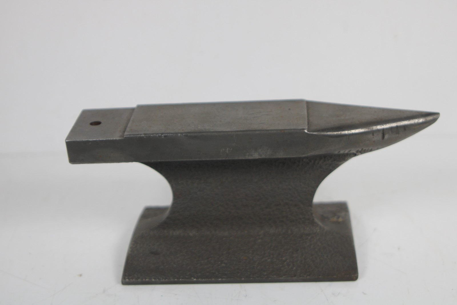 VINTAGE RARE MINI CAST IRON 8″ ANVIL 5.2 LB GUNSMITH/JEWELER/BLACKSMITH INV#FT08