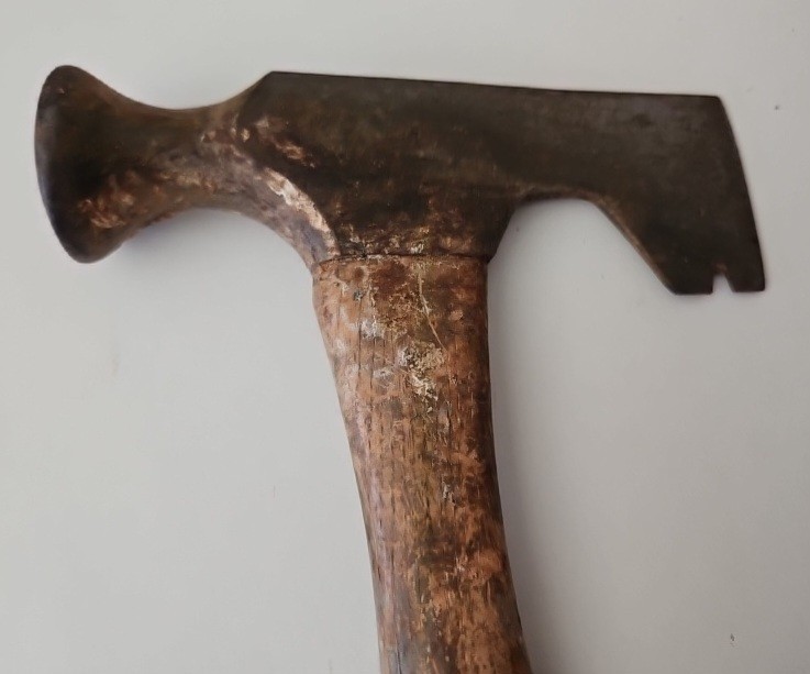 Vaughan Roofing Shingling Drywall Hammer Hatchet 14″ Wooden Handle Pre-owned