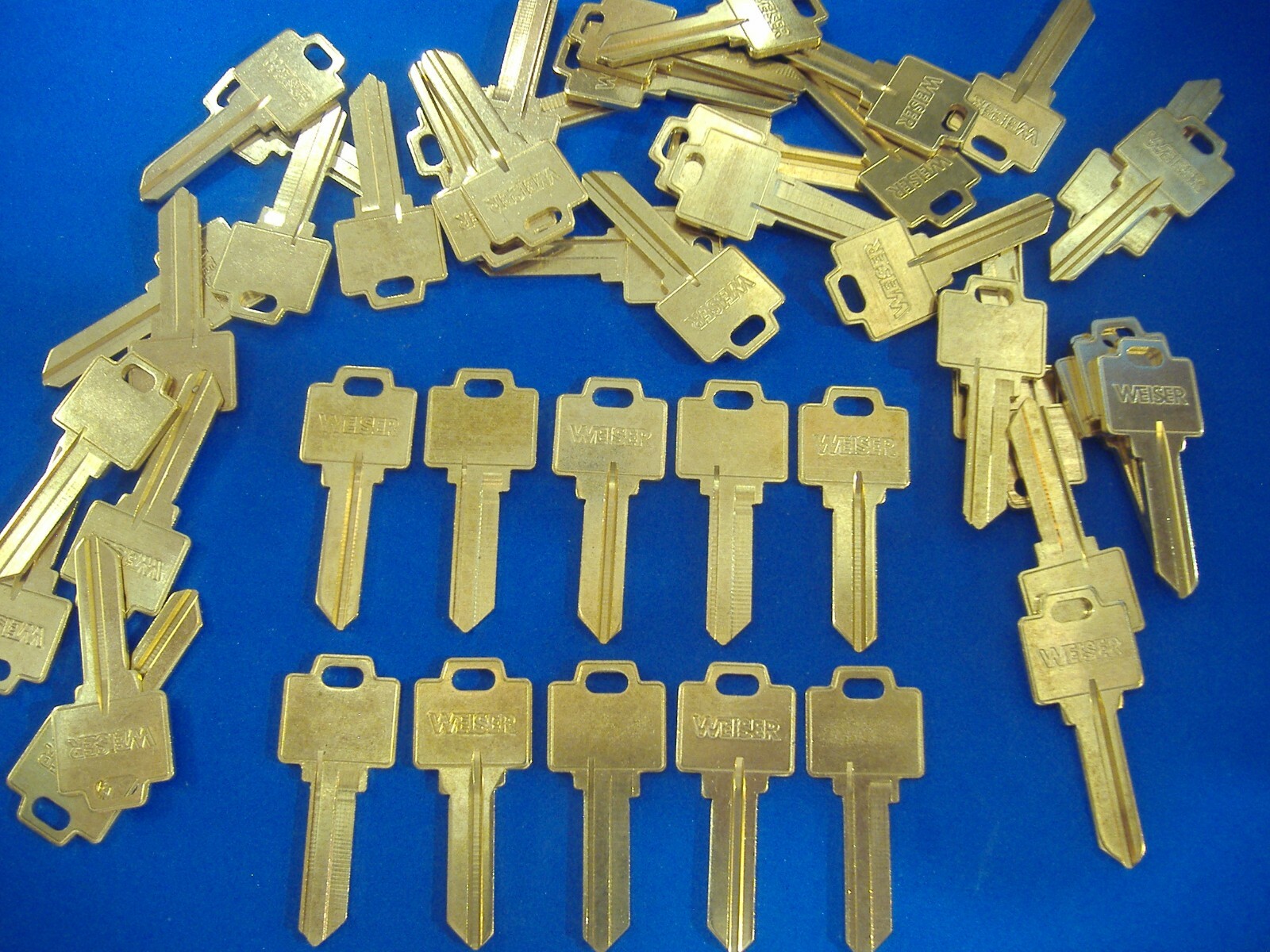 LOT OF FORTY GENUINE ORIGINAL BRASS WEISER WR5 LOCKSMITH KEY BLANKS BLANK