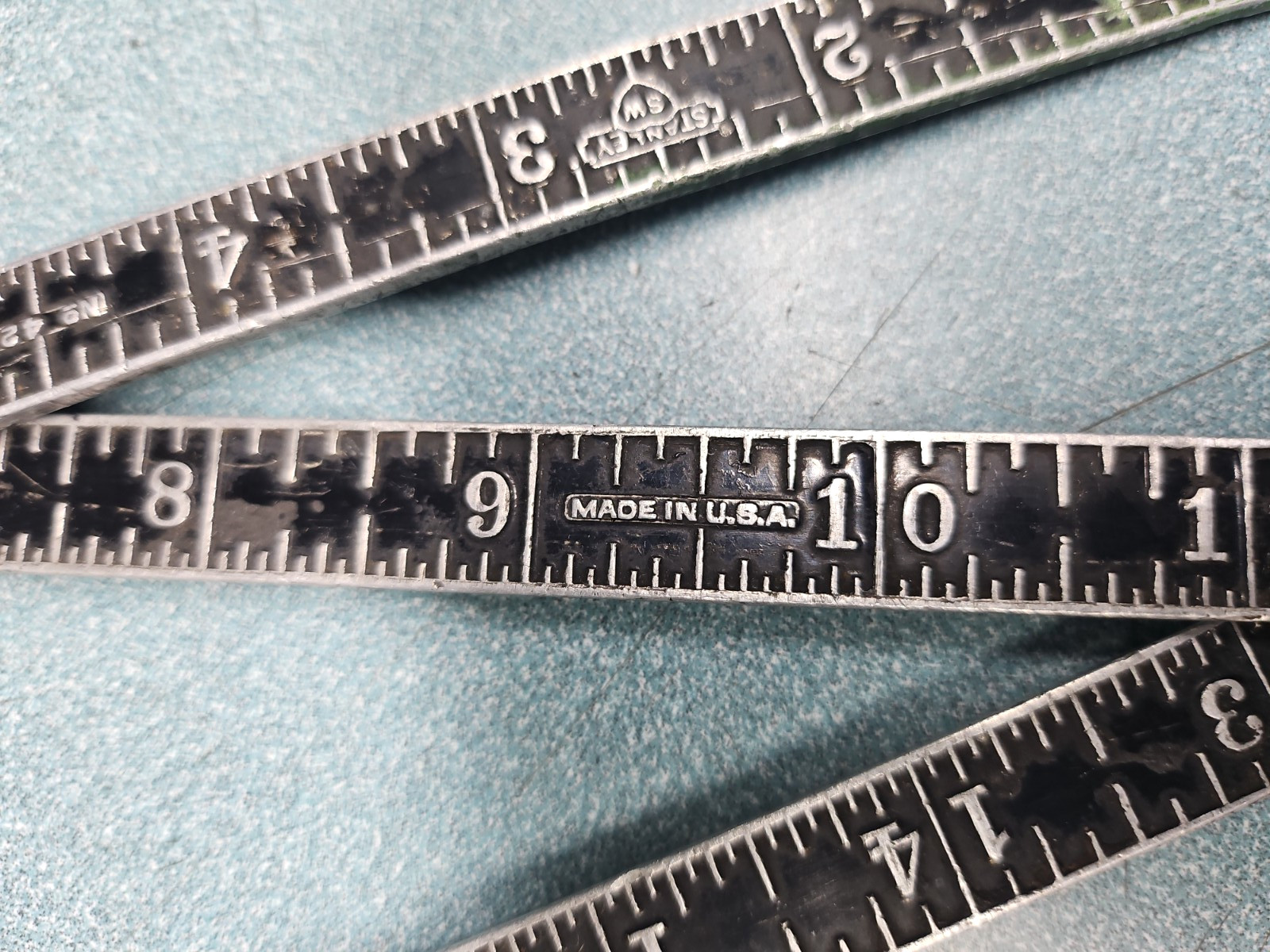 Antique STANLEY Metal Sweetheart Zig-Zag Rule No. 426, 72″ Long. Black