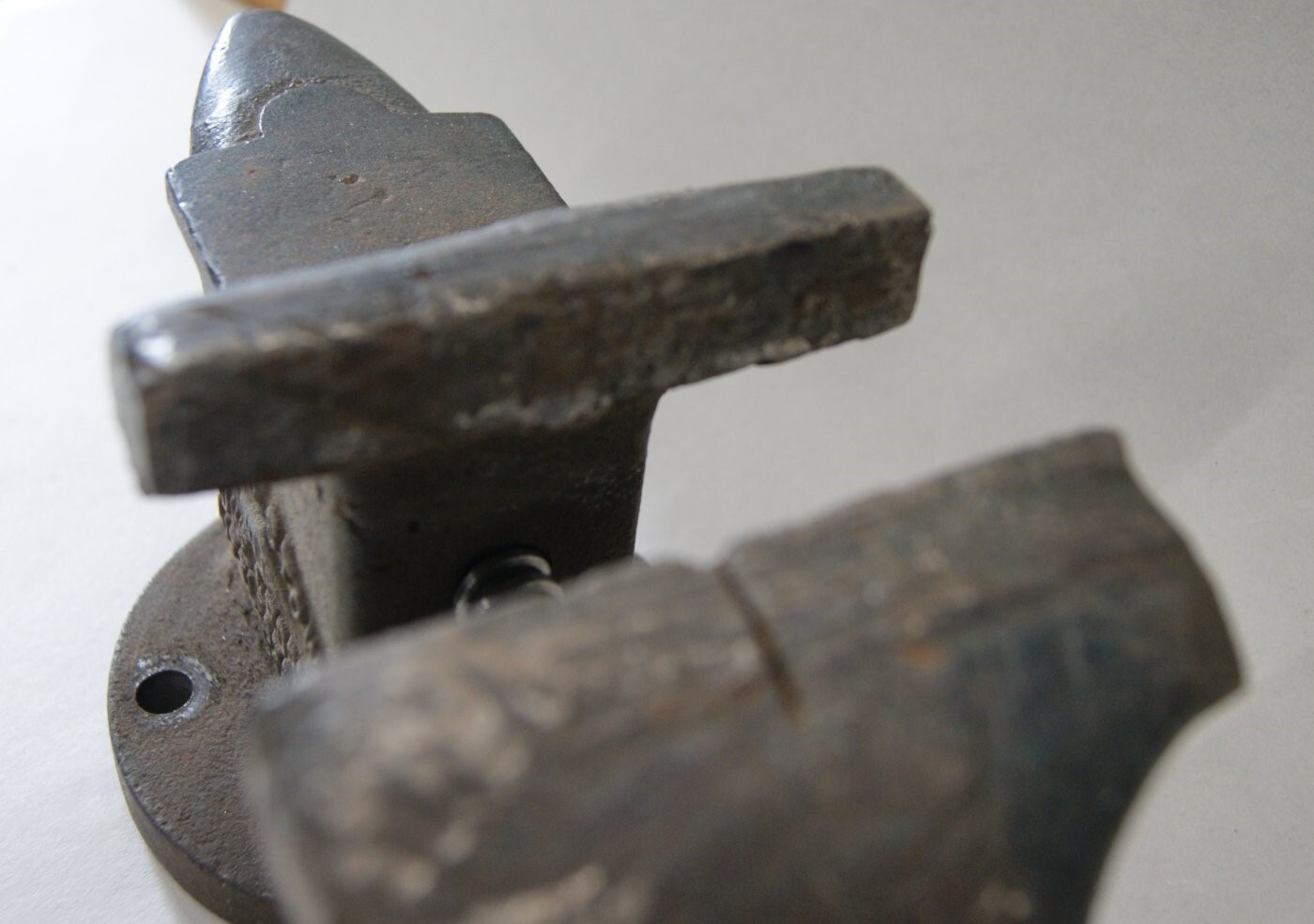 VINTAGE LITTCO LITTLESTOWN No.140 ANVIL VISE CAST IRON,4”JAW, L-5250