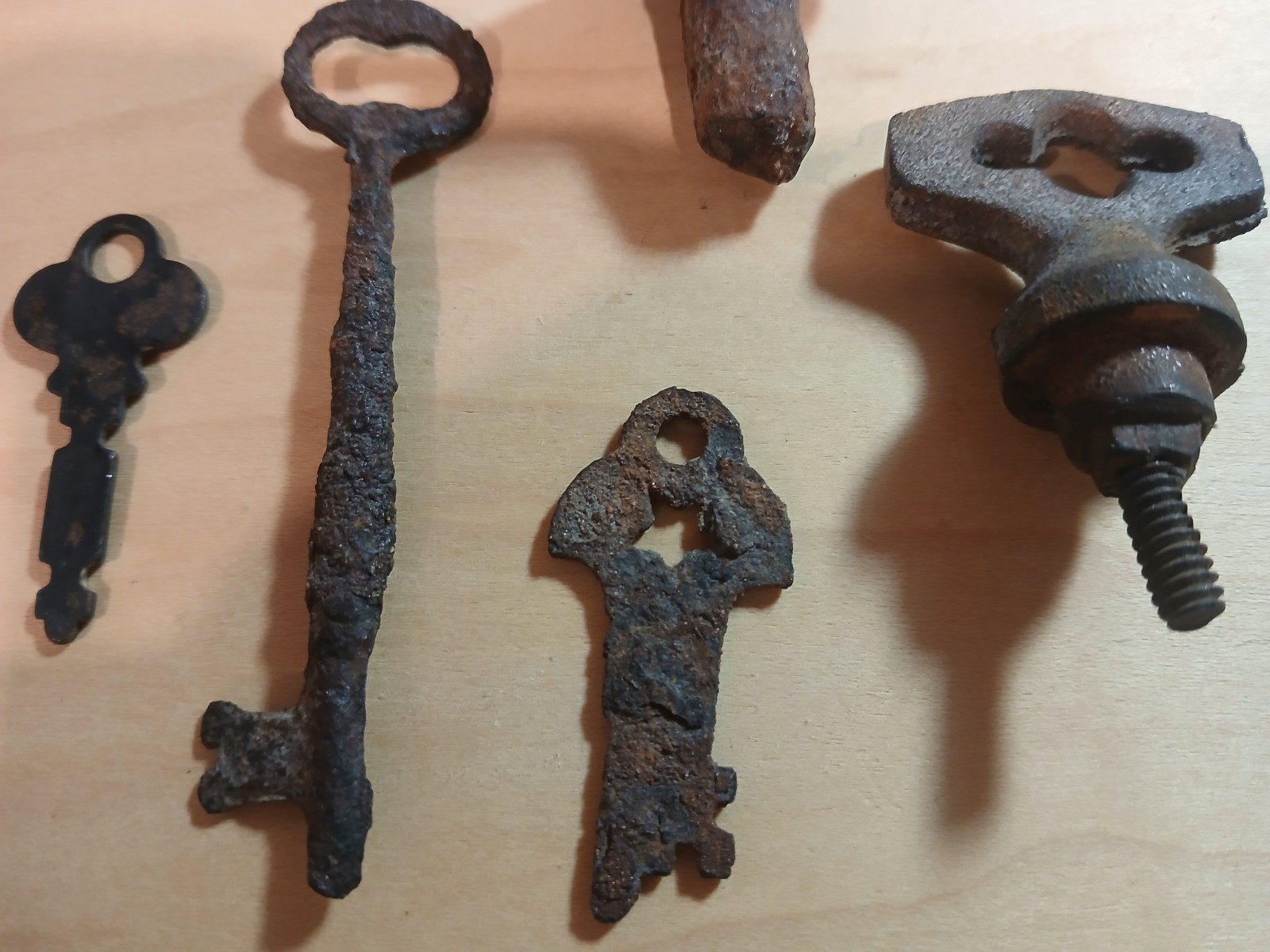 Lot of 5 Vintage Antique Skeleton Keys & Rusty Iron Hardware Steampunk Craft