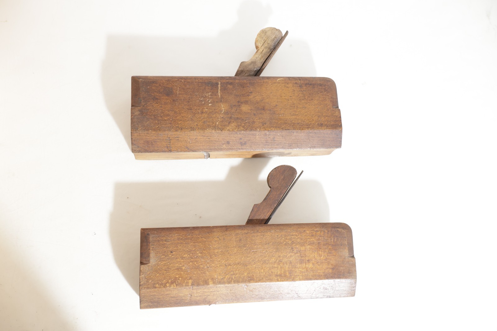 NICE SET OF HOLLOW AND ROUND WOOD PLANE NAME ? HARD TO READ NIELBE NOTTE ? 28 1