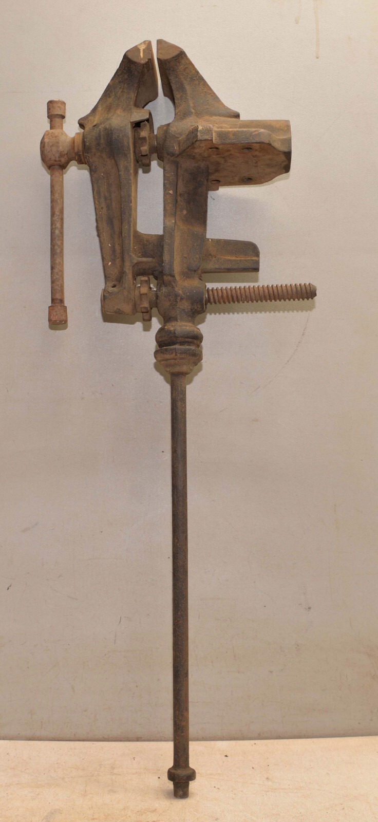 Rare Fisher & Norris Trenton blacksmith jaw chain post leg vise collectible