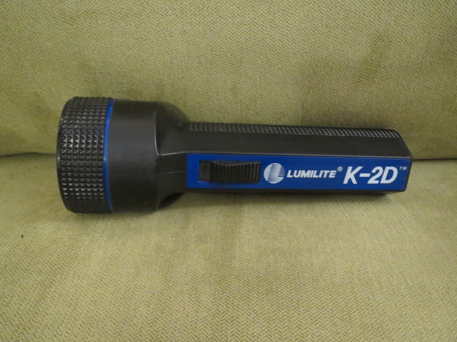 Lumilite K-2D 2-D Cell Flashlight, Black and Blue