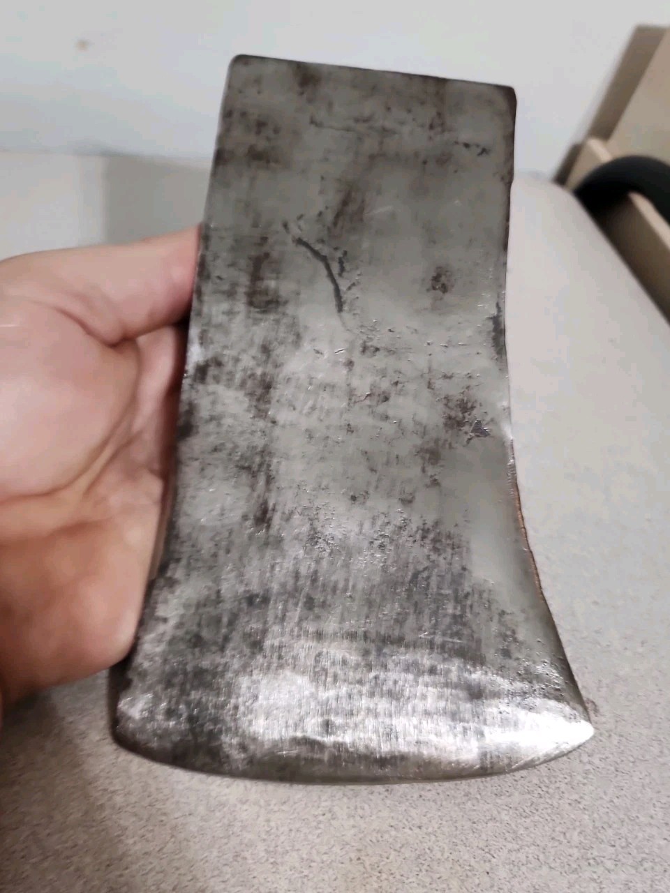 UNMARKED TRUE TEMPER 3.56 LBS. DAYTON PATTERN SINGLE BIT AXE HEAD W/ EYE RIDGES