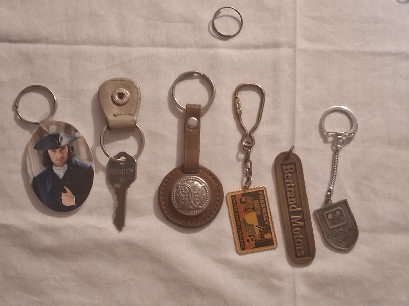 Mixed Lot of 61 Vintage Keys & 6 Key Rings