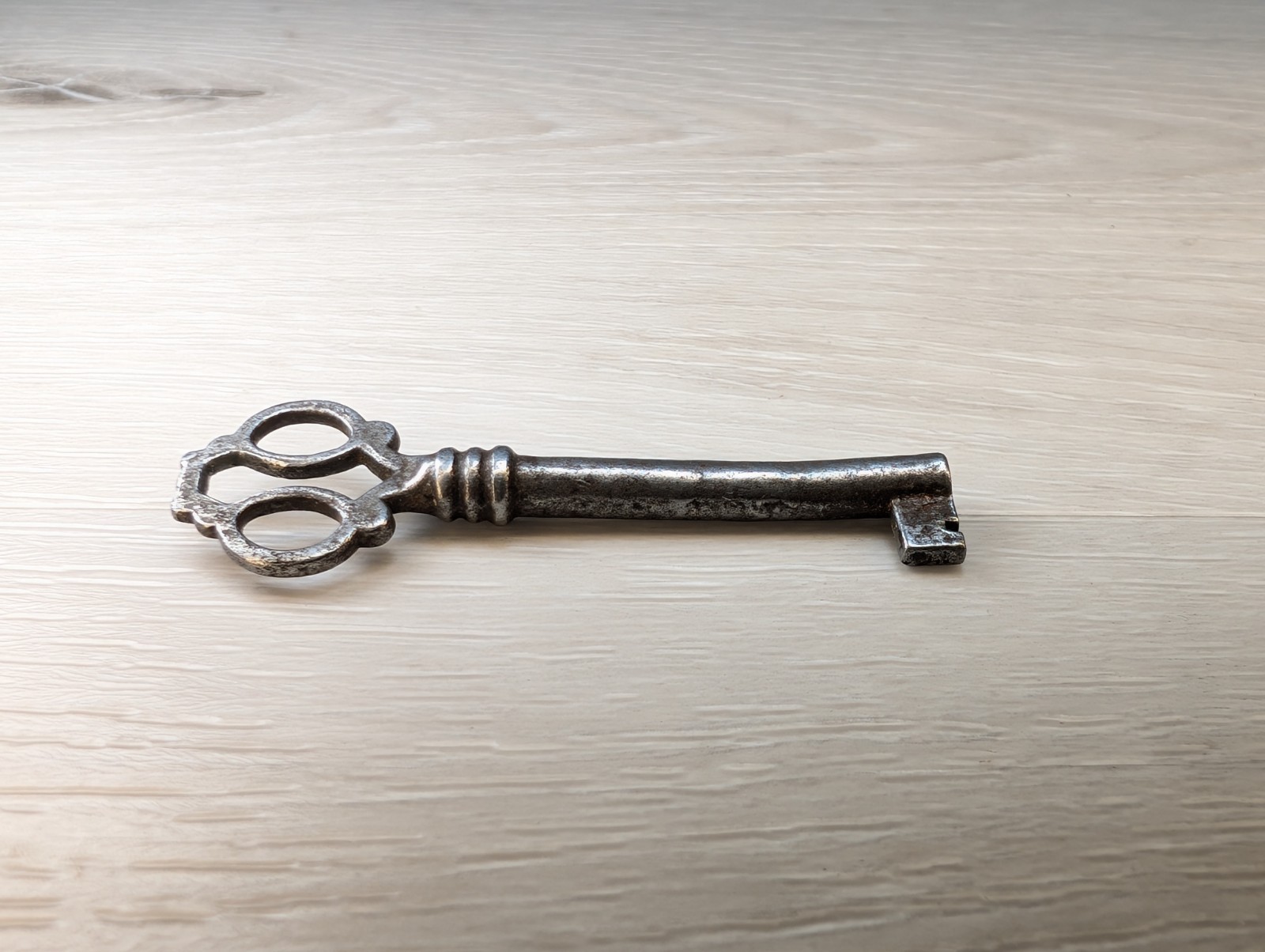 Antique Skeleton Key Open Hollow Barrel Owl Ornate Design Art Deco Victorian