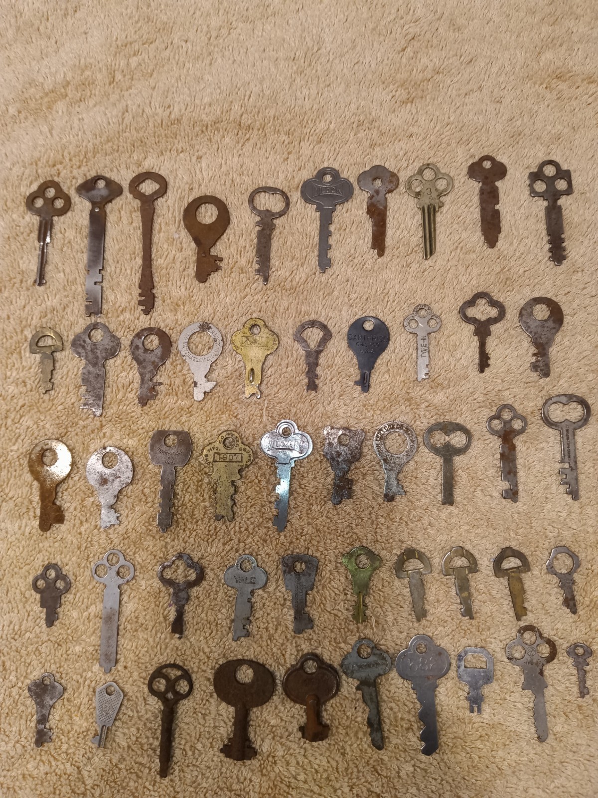 50 Vtg Unusual Flat Skeleton Keys In A Variety Of Cuts And Sizes