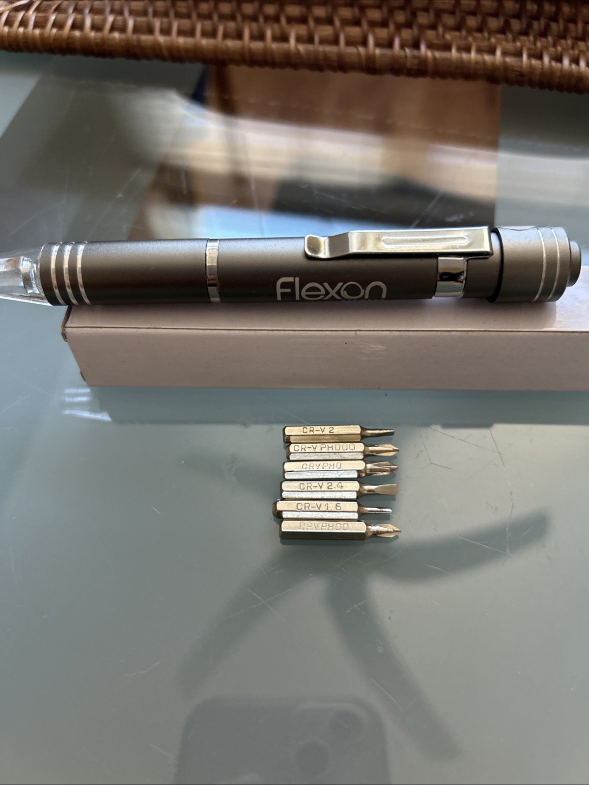 SCREWDRIVER POCKET CLIP W/LIGHT AND 6 Different MAGNETIC BITS FLEXON