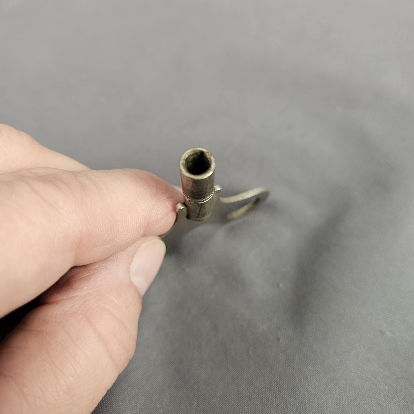 Antique Brass Winding Key For Clock, Heat Radiator Or Water Valve? Square Hole