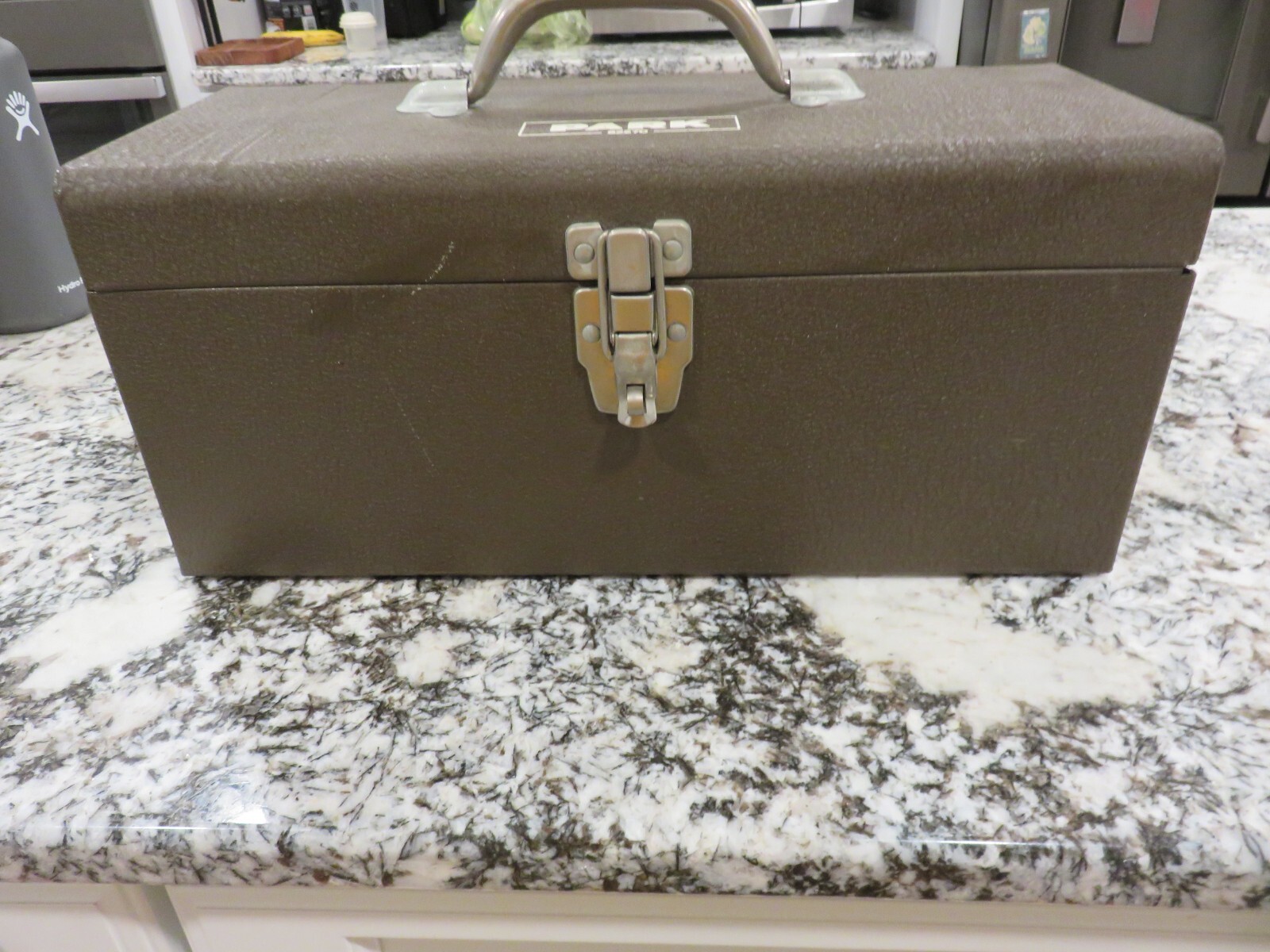 Vintage Park Model # 82270 16.25″ Wide Metal Tool Box w/Tray LOOK