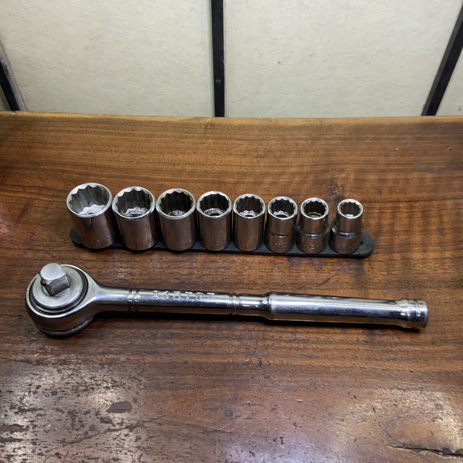 CRAFTSMAN 943797 1/2″ Thumbwheel Ratchet AND 8 EE 1/2” Drive Sockets 7/16-7/8”