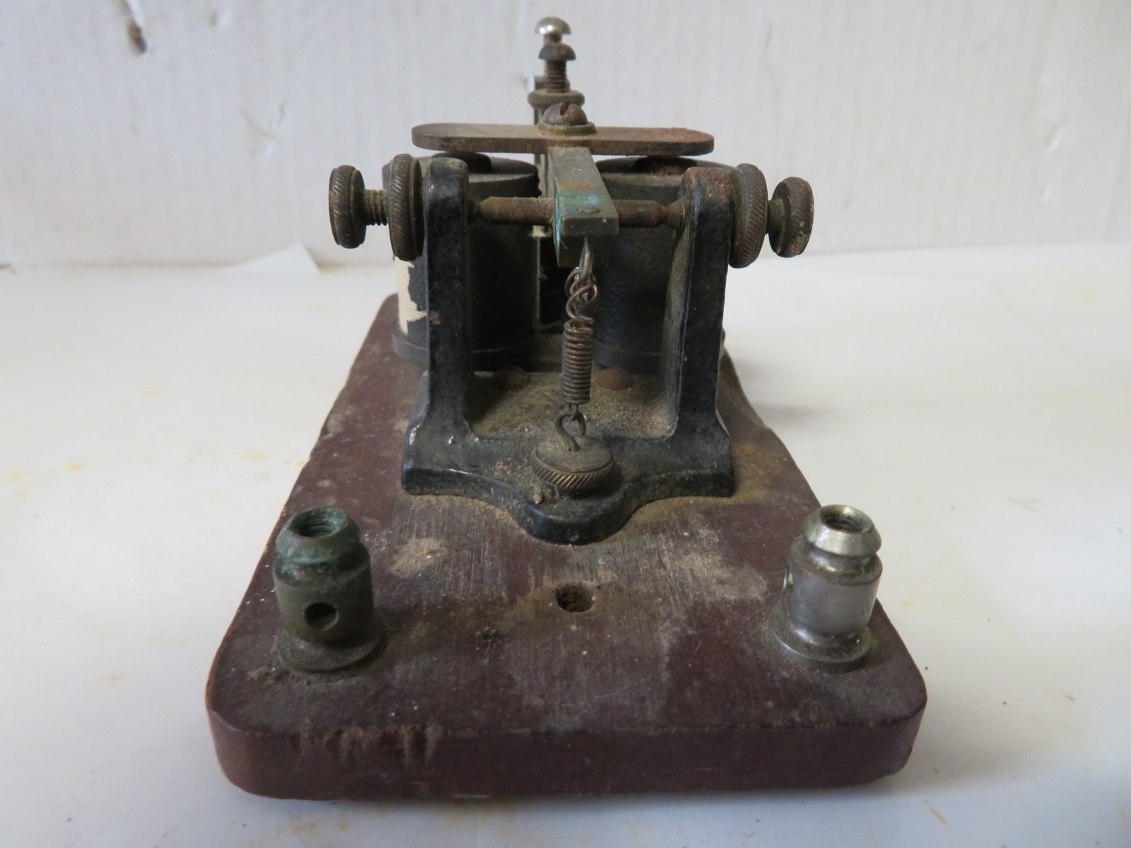 Antique on Wood Base – 5 Ohms – Morse Code