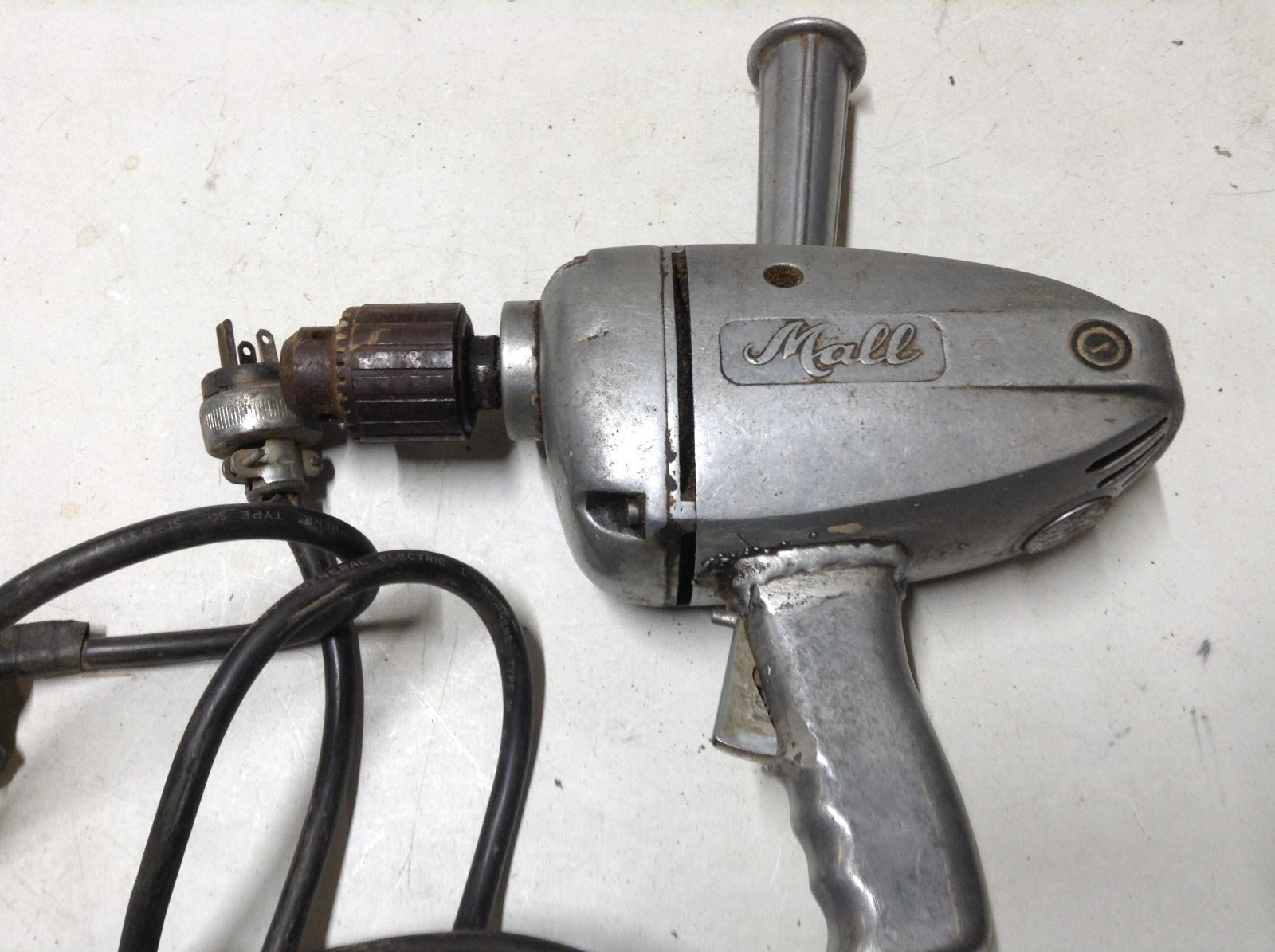 Vintage 1/2” Mall 127 Electric Drill Motor w/ Original Key Tested