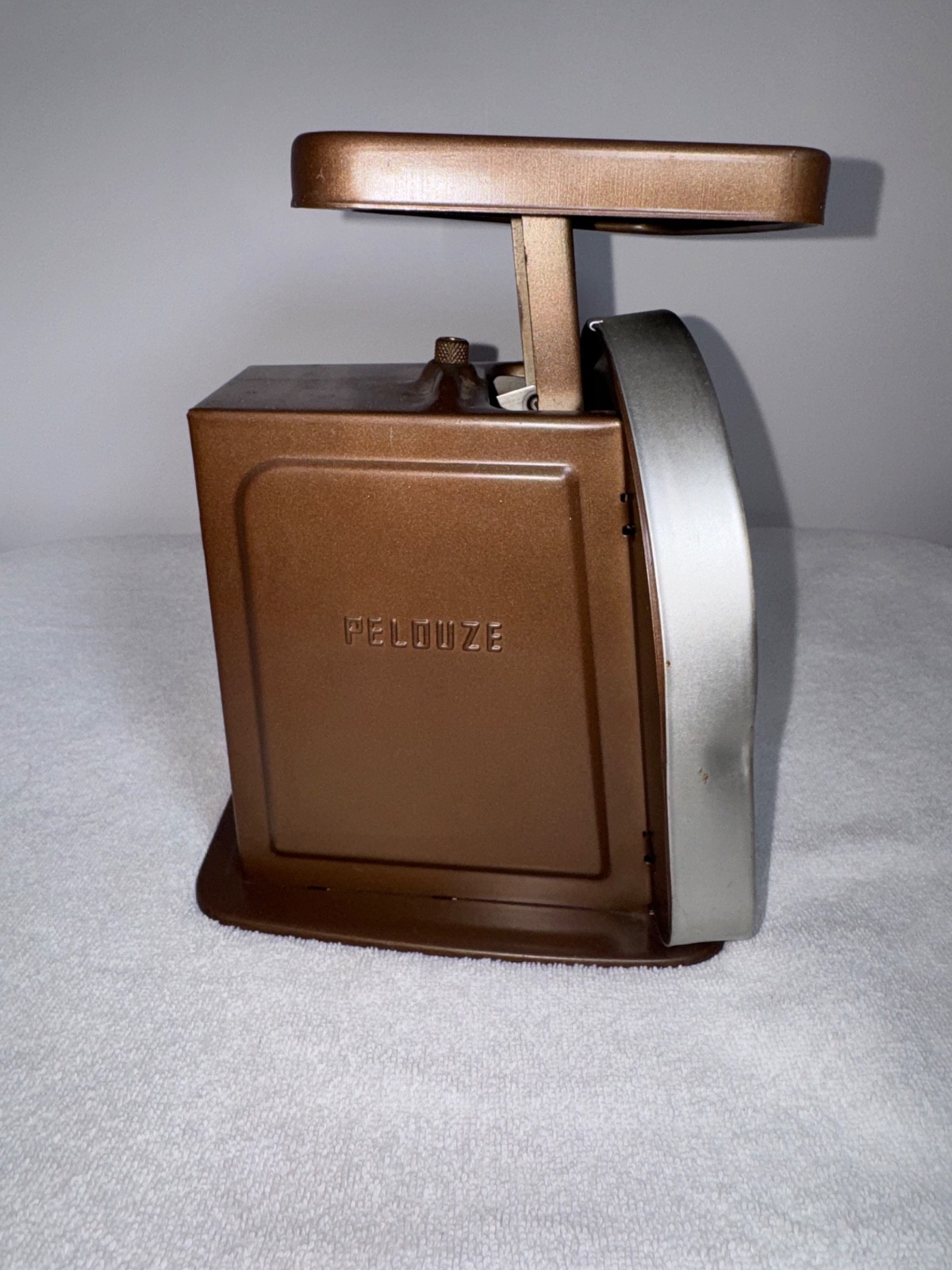 VTG 1981 Postal Scale by PELOUZE Metal Model y-50 Brown Silver 50lb. Capacity