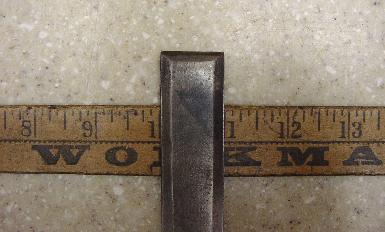 Vintage Unbranded 1″ X 5-3/8″ Bevel Edge Socket Chisel,W/3-15/16″ L.C. Handle