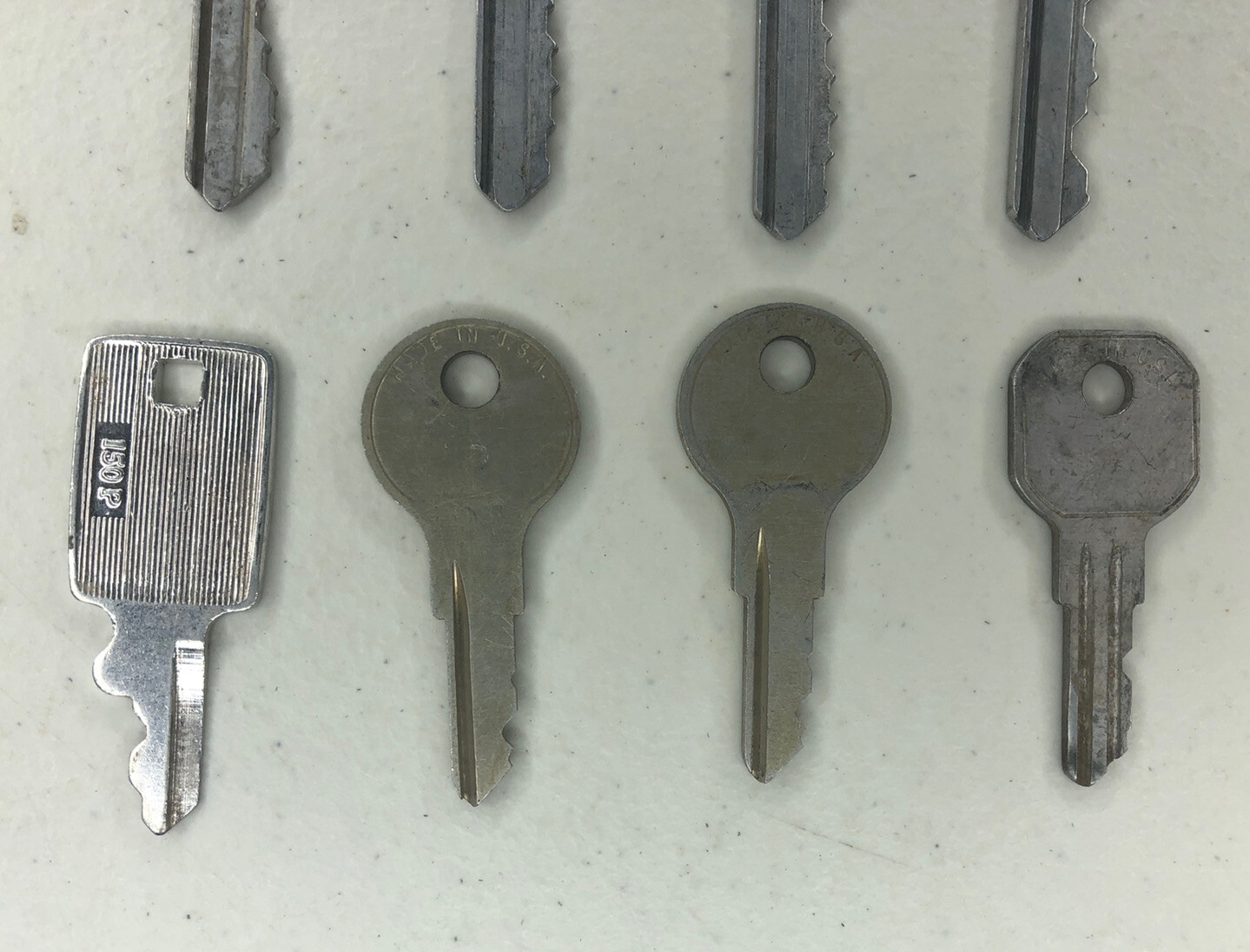 Lot Of 18 Aluminum Keys Vintage Yale, Color Lite ,Weiser, Assorted Manufacturers