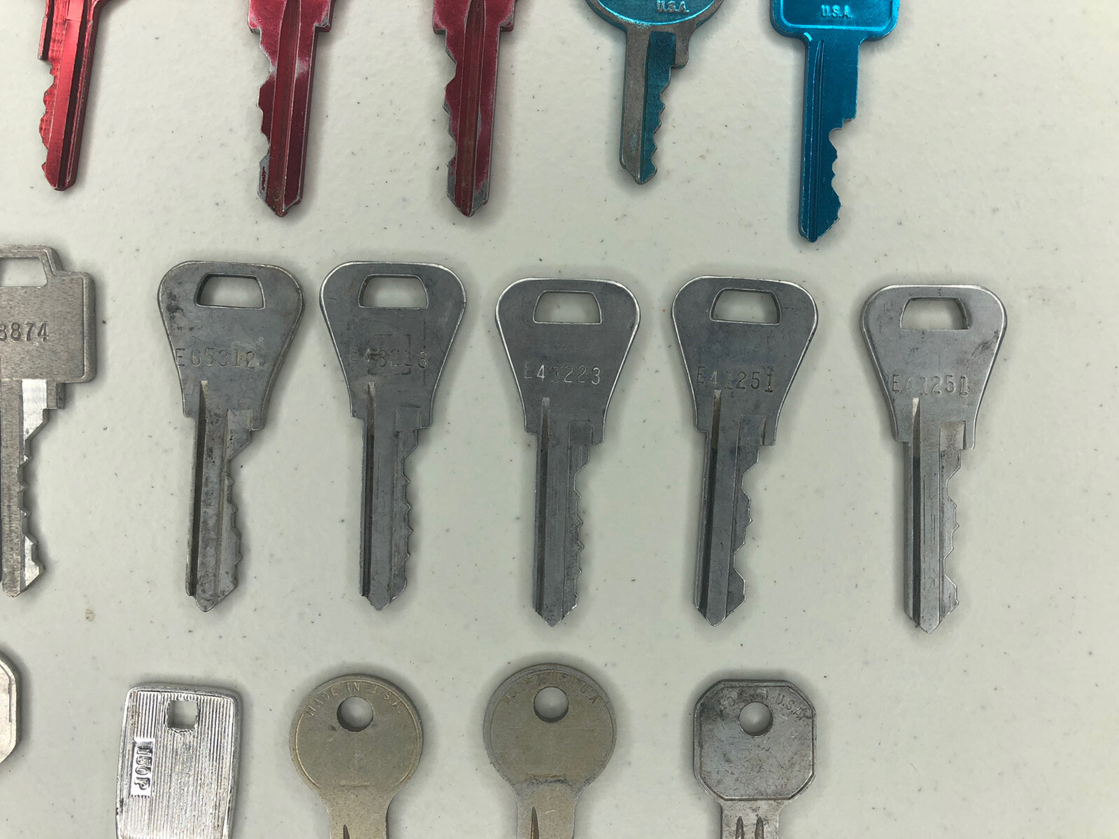 Lot Of 18 Aluminum Keys Vintage Yale, Color Lite ,Weiser, Assorted Manufacturers