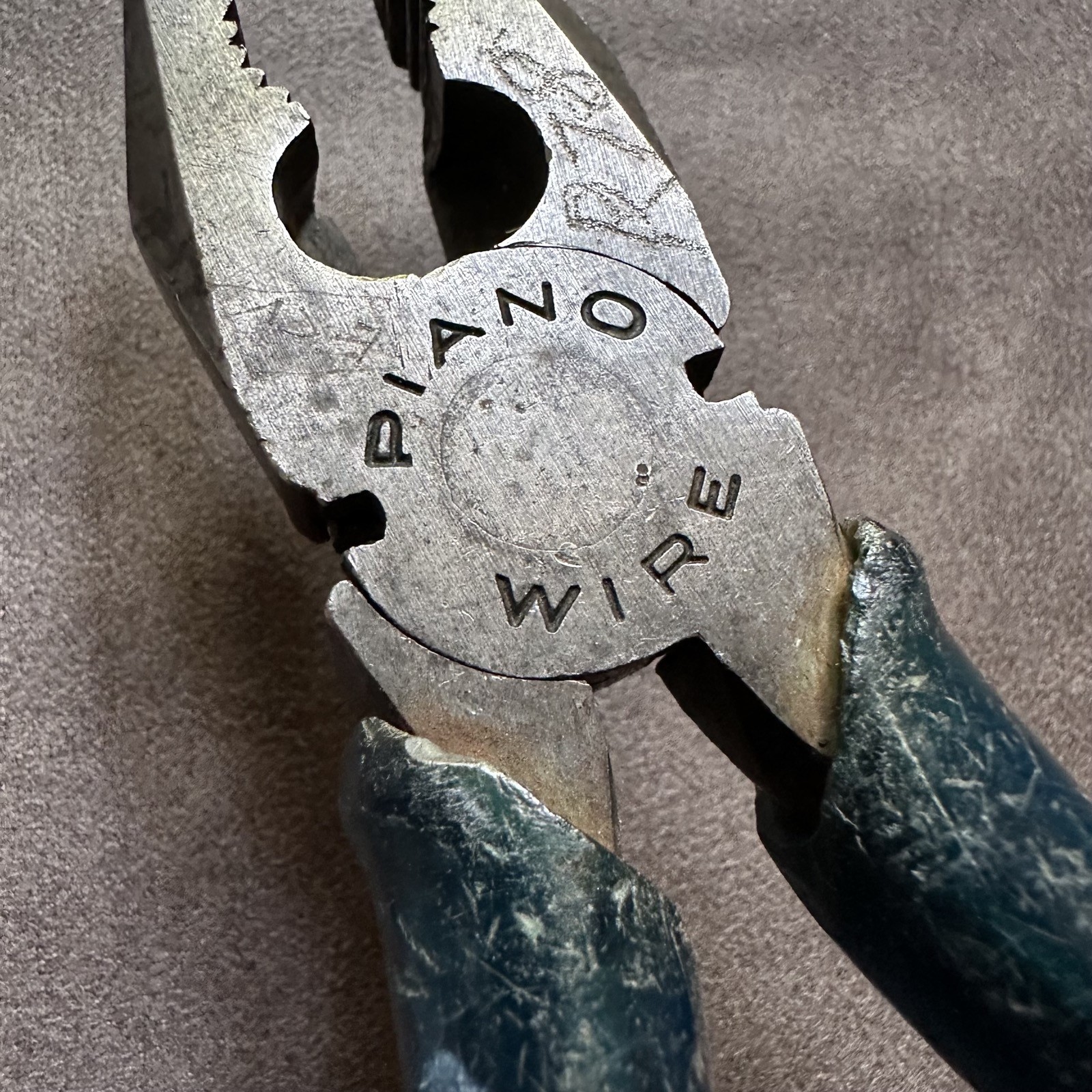 VINTAGE LINDSTROM 197-7″ PIANO COMBINATION INSULATED PLIERS MADE IN SWEDEN