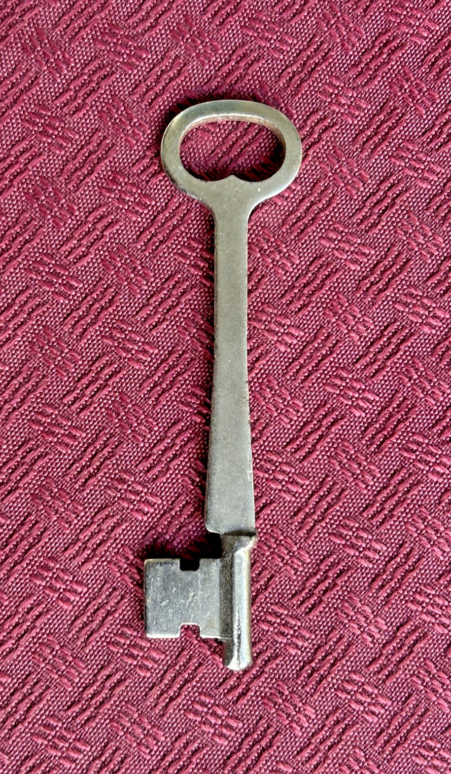 Lot of 4 (Skeleton Keys ) ?? Yale &Town Steel x 2 + 2 Other ones