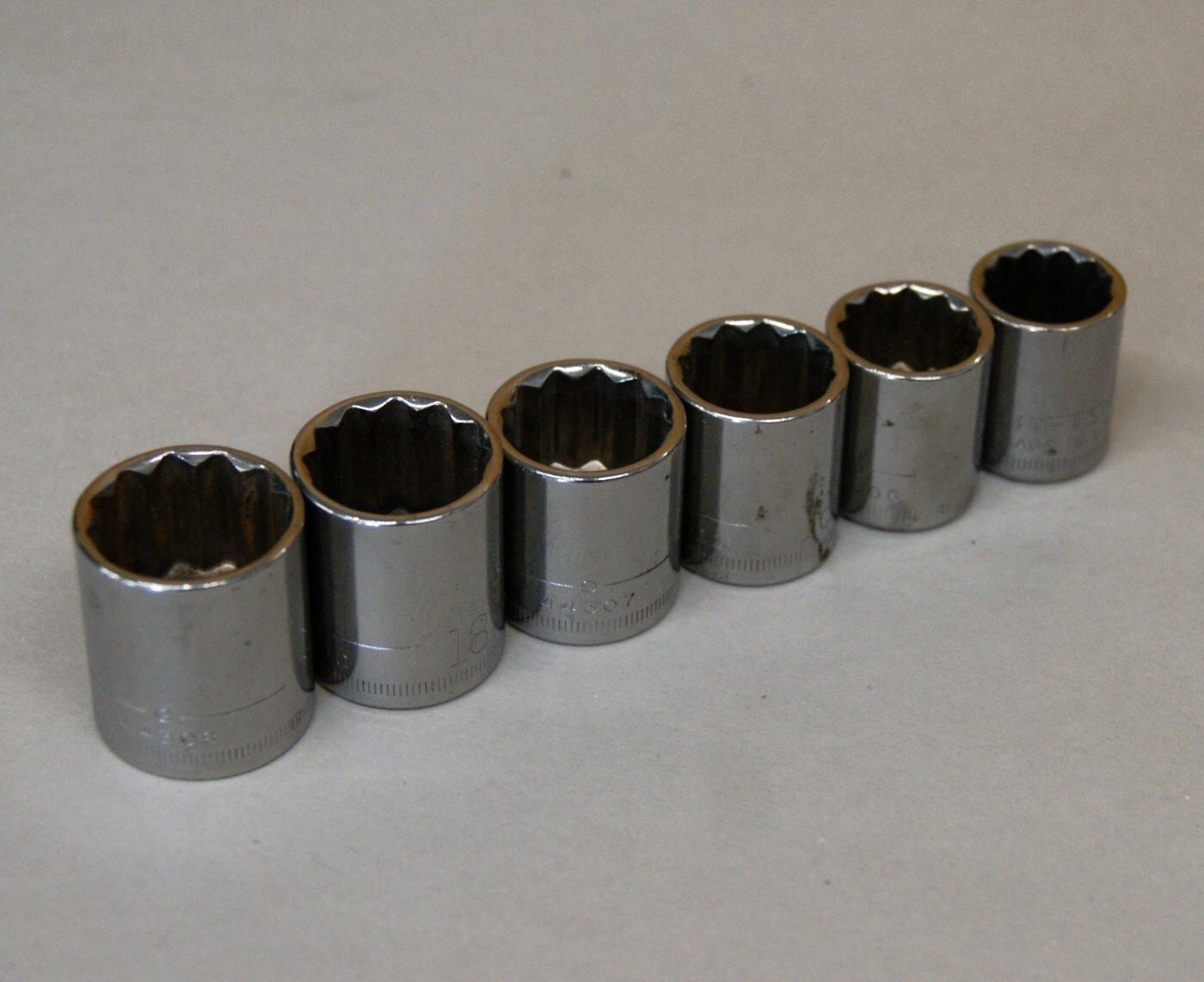 Craftsman USA 3/8″ Drive, 6pc. Shallow Socket Set, 14mm-19mm 12pt, SM997