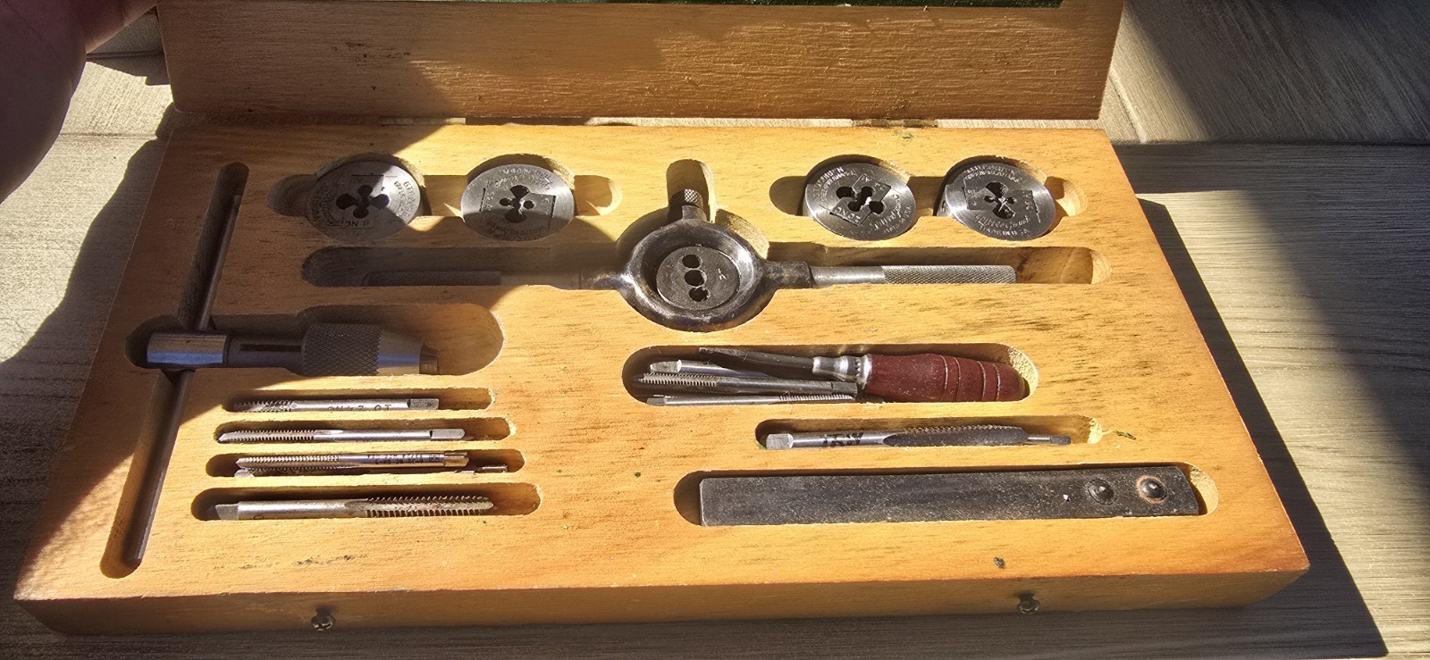 VINTAGE TAP & DIE SET, GREENFIELD LITTLE GIANT No. AA2 SCREW PLATE