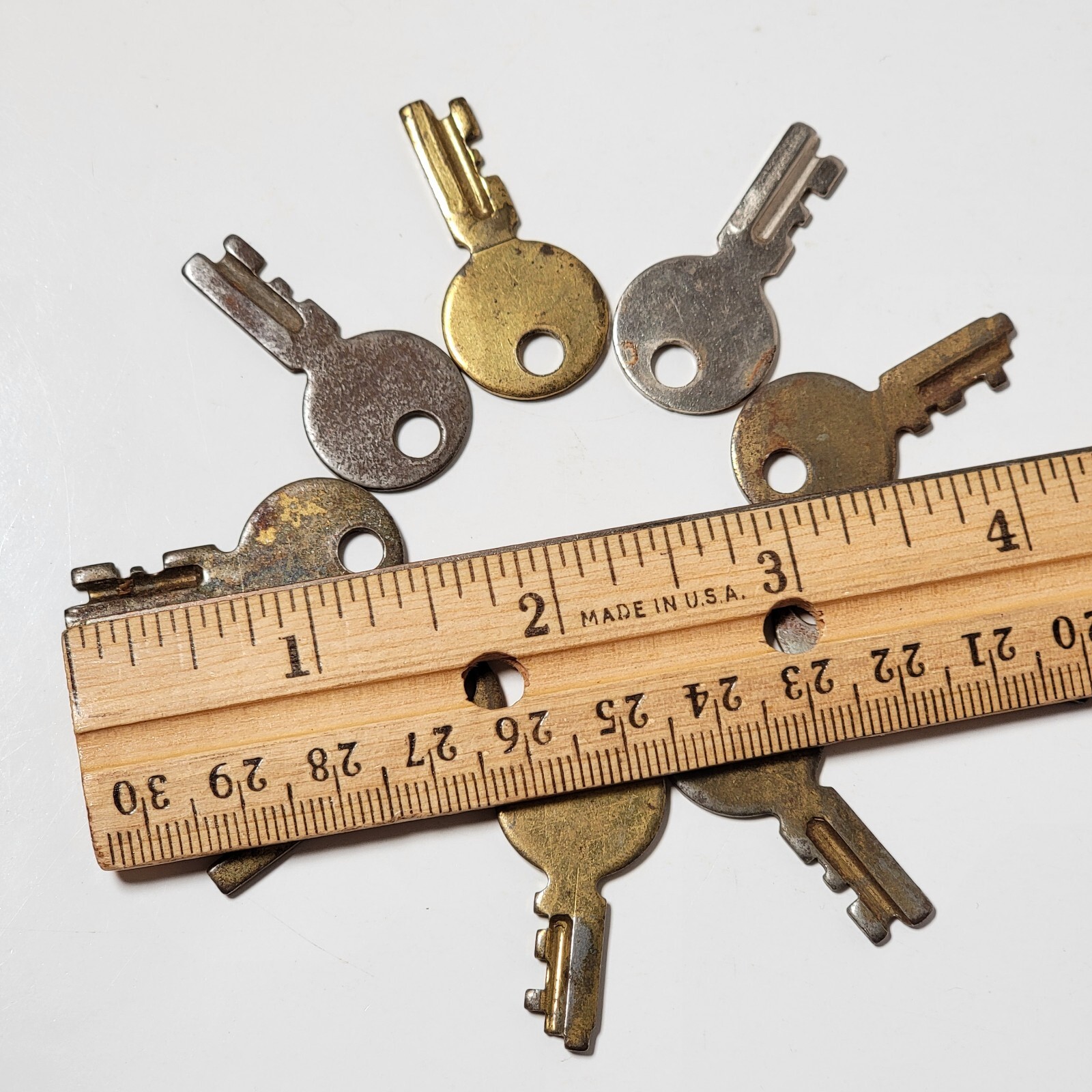 9 Vintage Round Shape Flat Keys Approx 1 3/8″ Long Steel Cat#SBD35-50