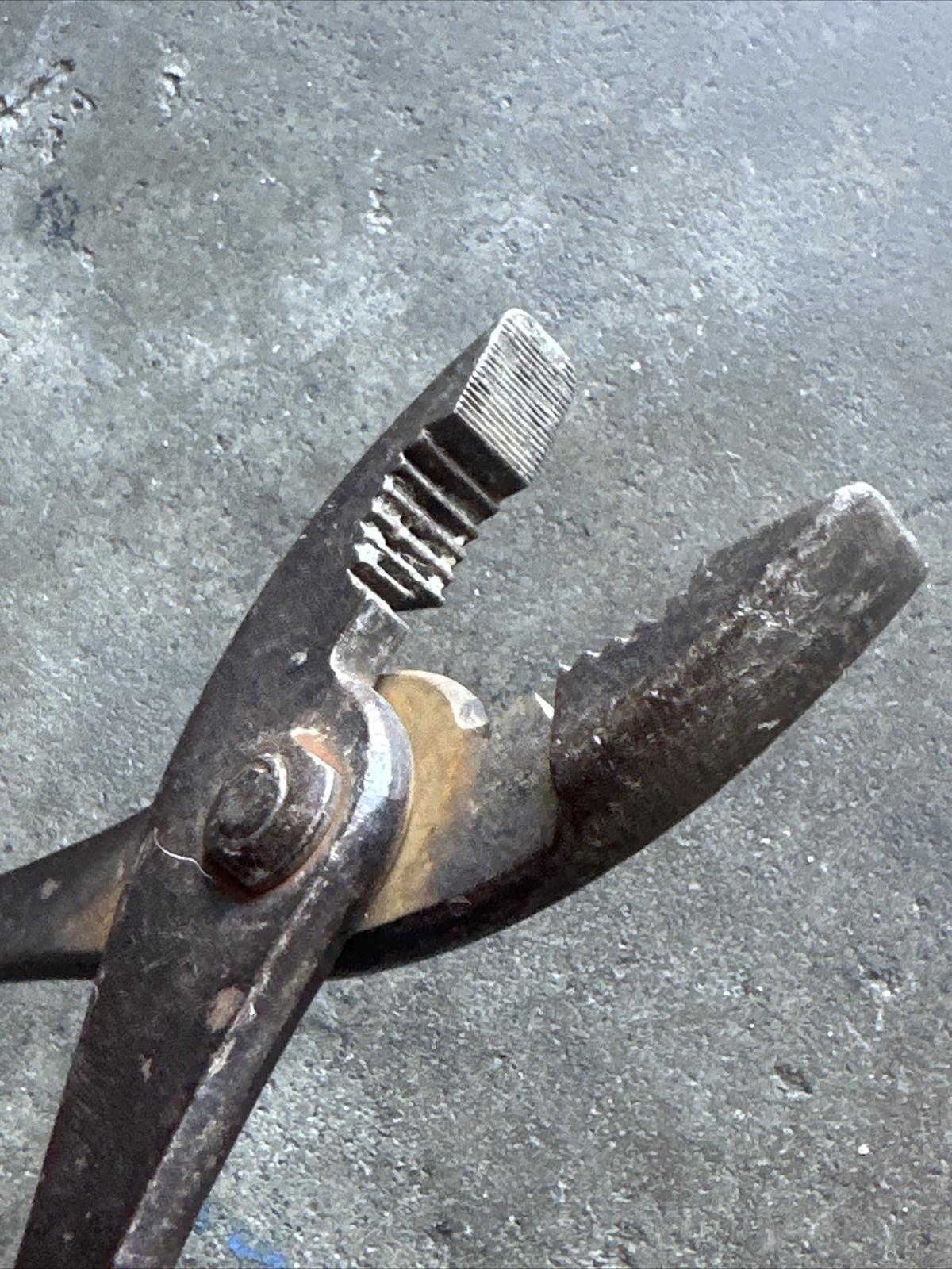 VTG 10″ JP Danielson SLIP-JOINT PLIERS, BLACK OXIDE FINISH, HERRINGBONE GRIP