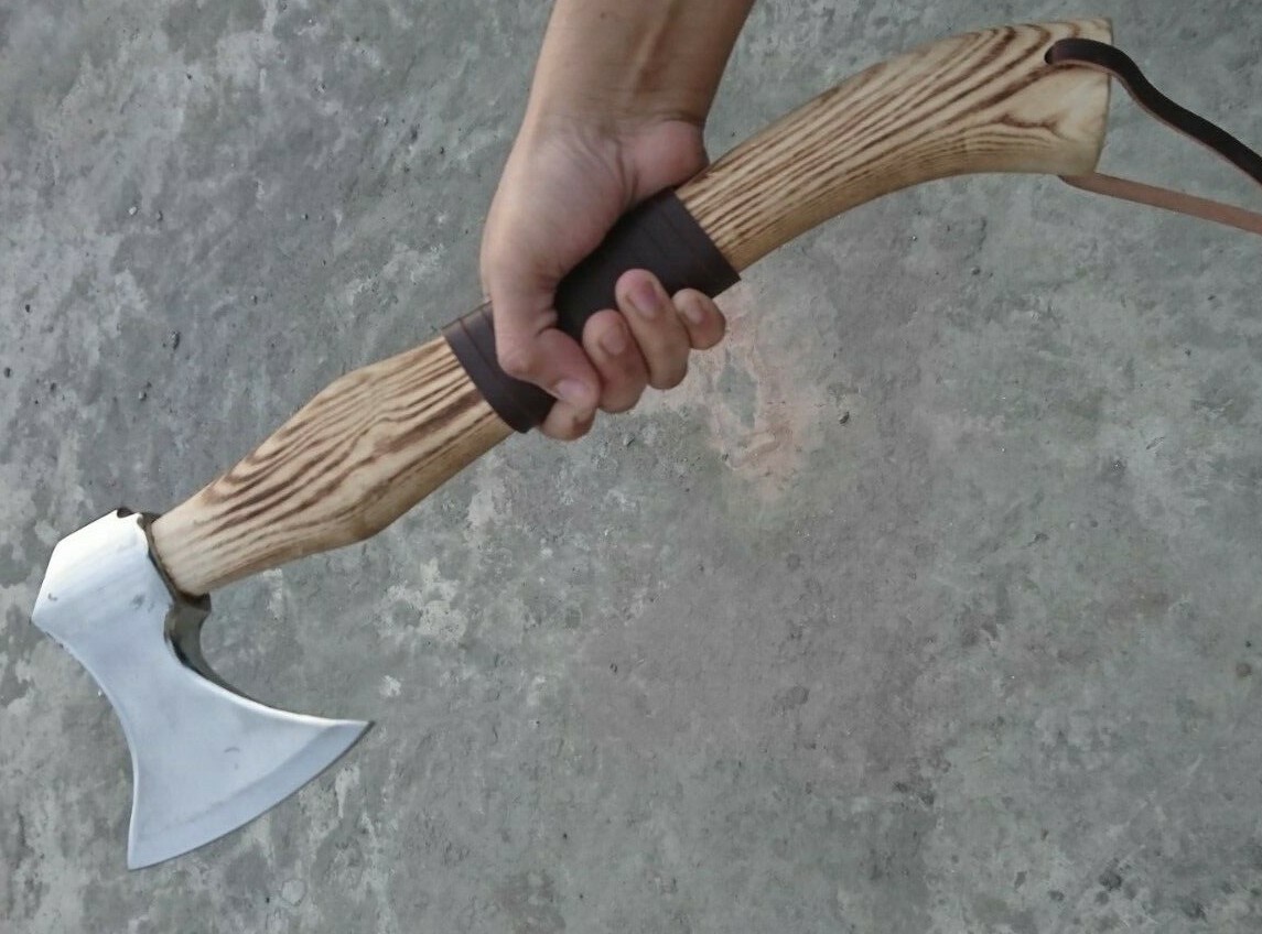 NEW STYLISH CUSTOM HANDMADE HIGH CARBON STEEL TOMAHAWK VIKING AXE WITH SHEATH