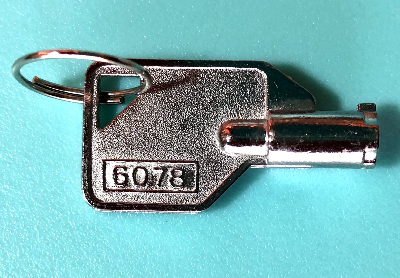 KEY : TUBULAR BARREL LOCK KEY #6078 FOR LUGGAGE – circa 1960-1979