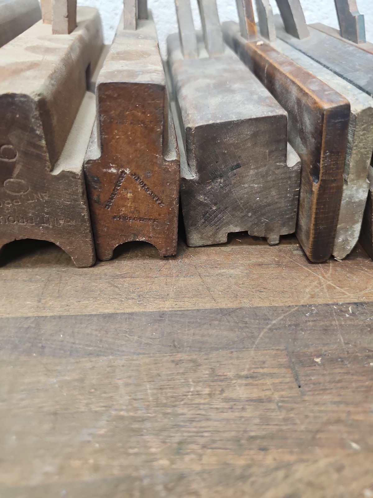 P85- 10 Antique Wood Molding Planes