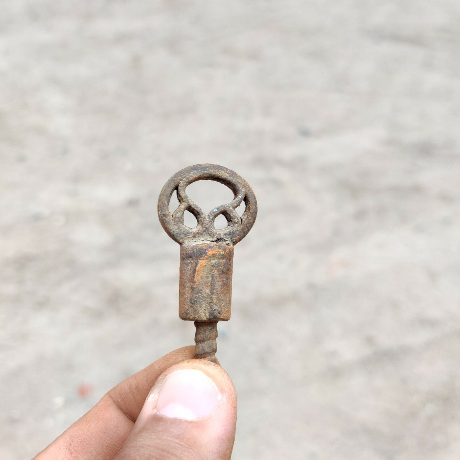 1920s Vintage Handmade Grid Cut Screw System Iron Padlock Key Collectible I450