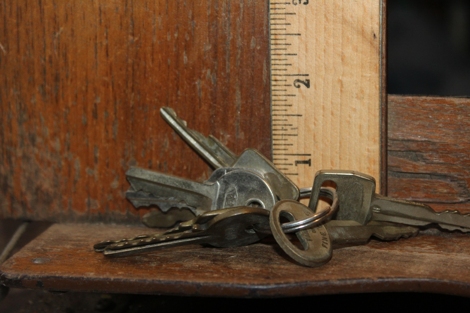 Vintage Lot of 8 Keys on Keyring Ford Car Truck Key