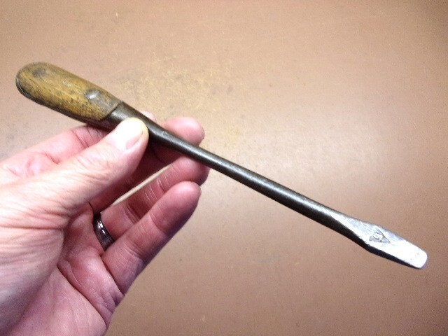 Vintage Tobrin No. 5 Perfect Handle Style Screwdriver 9 3/4″ Nice’n’Clean!