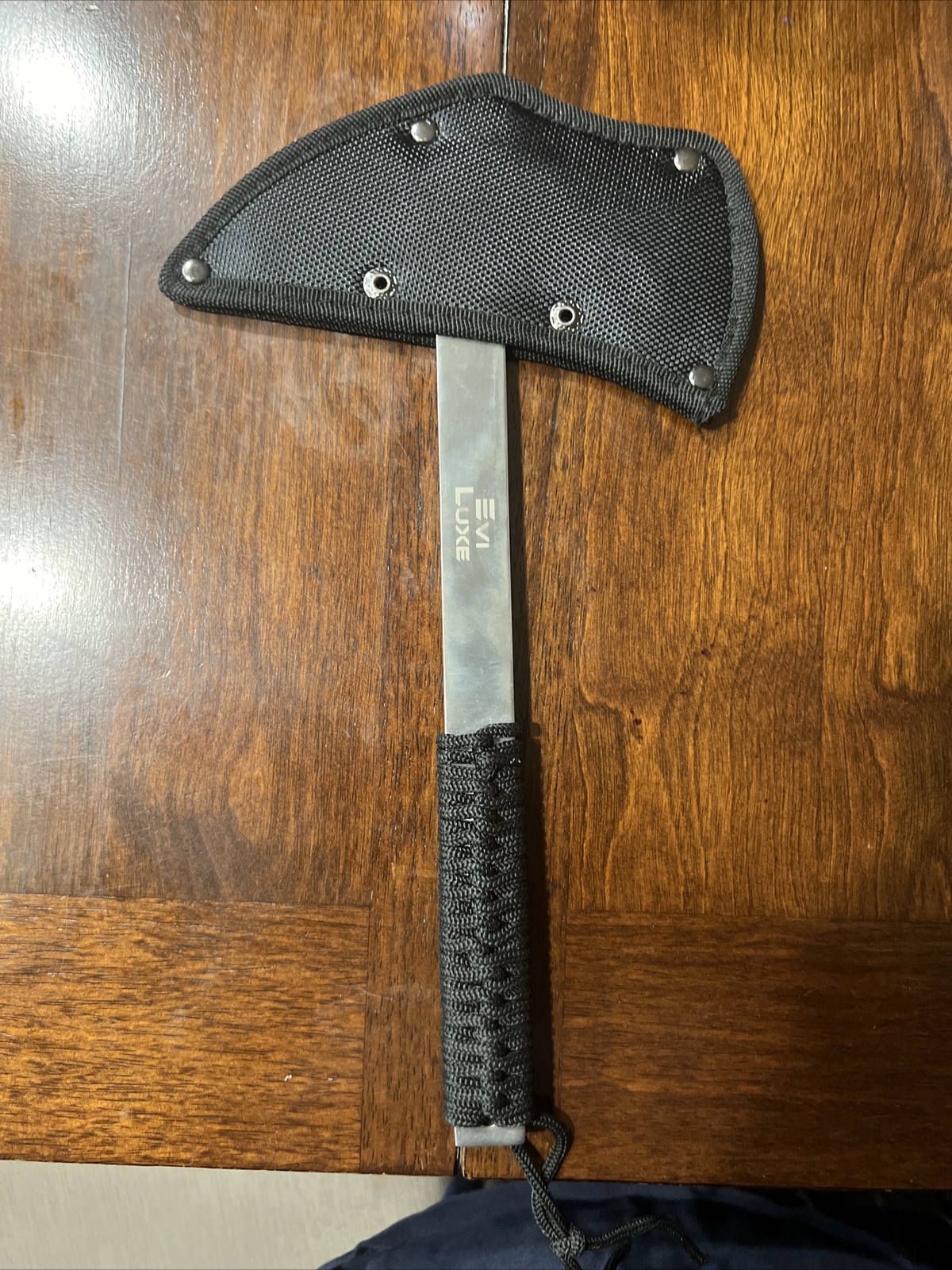Evi Luxe Axe