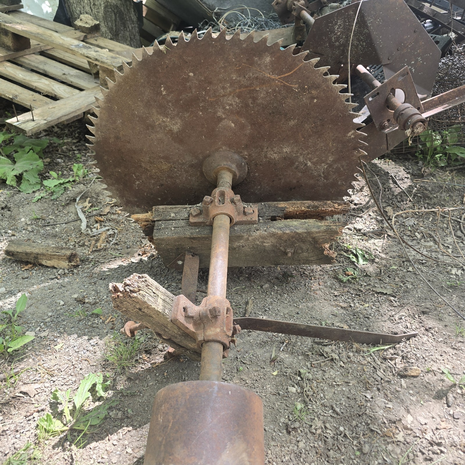 Vintage 28″ Sawmill Buzz Saw Blade Mandrel