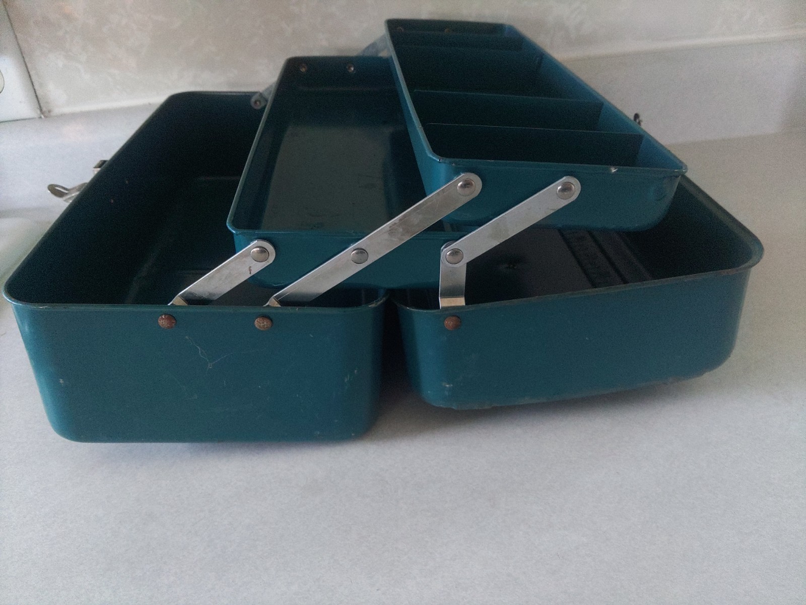 Montgomery Ward Hawthorne Metal Vintage Tackle Box. Great Condition! Metal Trays