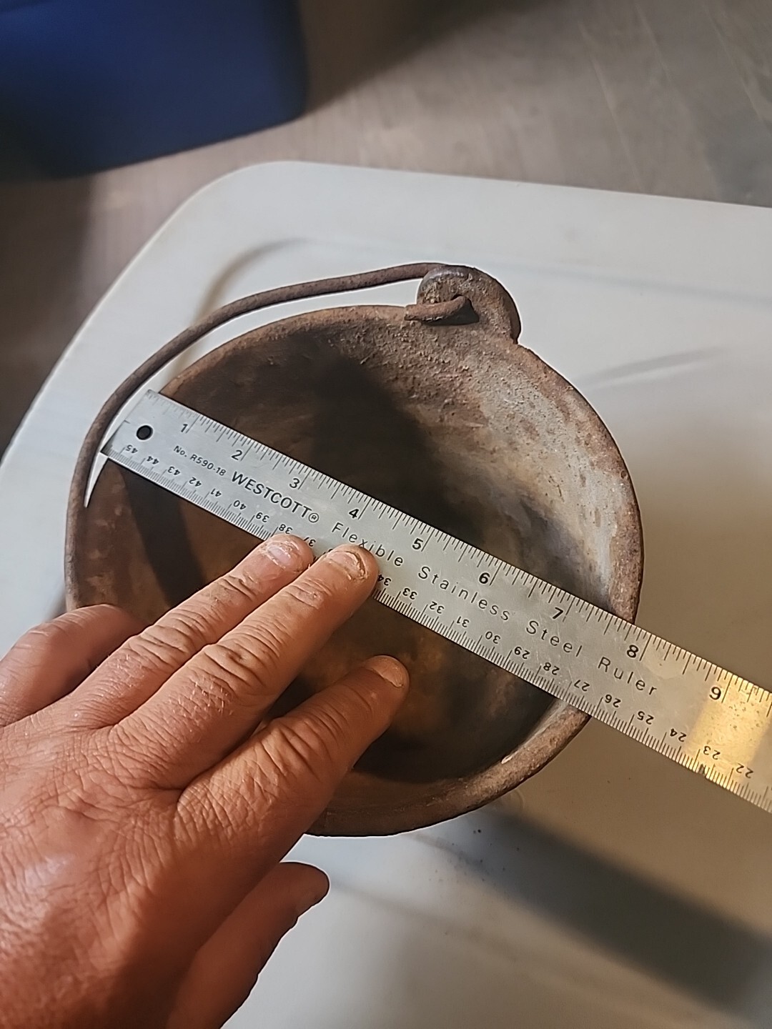 Vintage Large 8 Inch Hollands No. 8 Cast Iron Smelting Pot With Heavy Bail USA